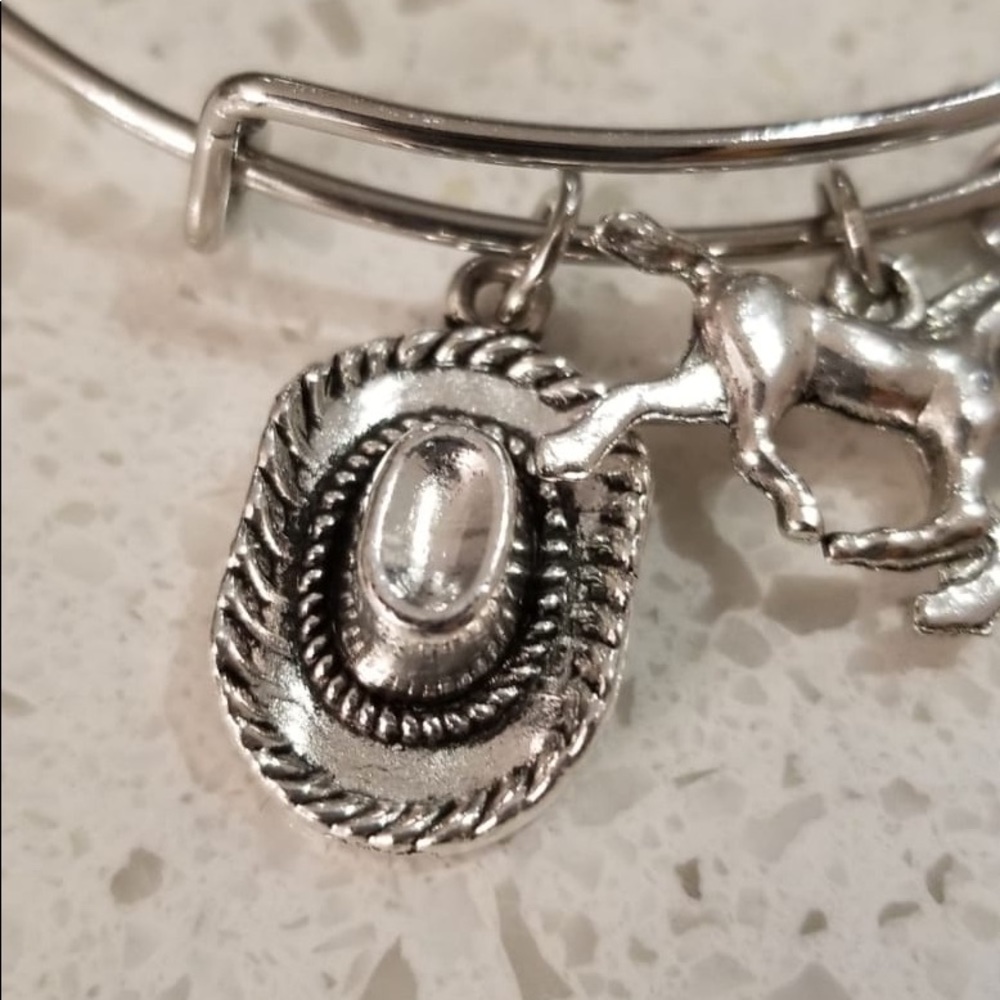 Western silver fashion charm bracelet - Picture 5 of 6